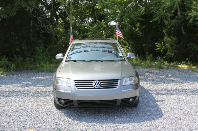 2004 Volkswagen Passat FWD 4dr Sport