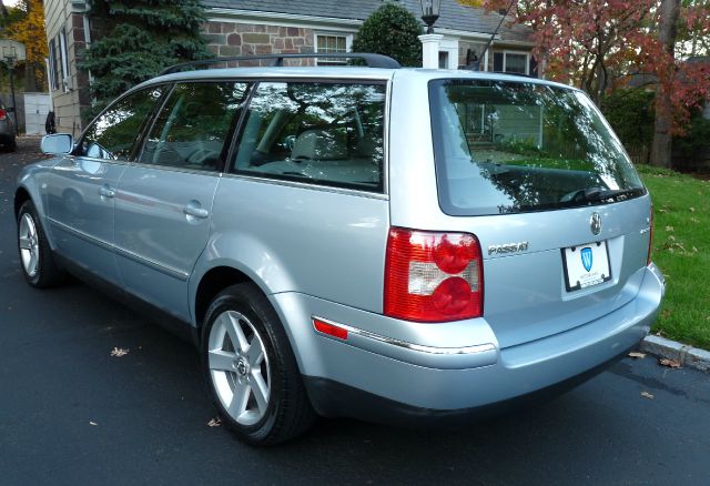 2004 Volkswagen Passat LS - Leather Roof Nice