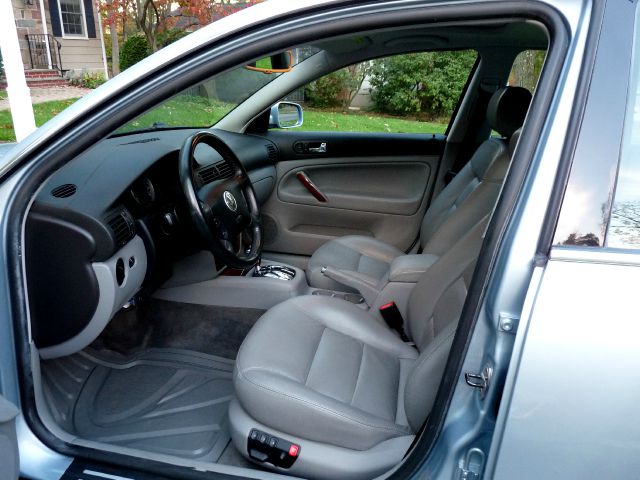 2004 Volkswagen Passat LS - Leather Roof Nice