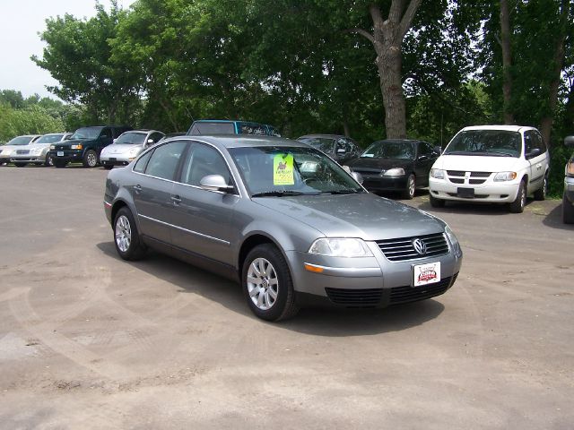 2004 Volkswagen Passat S Sedan