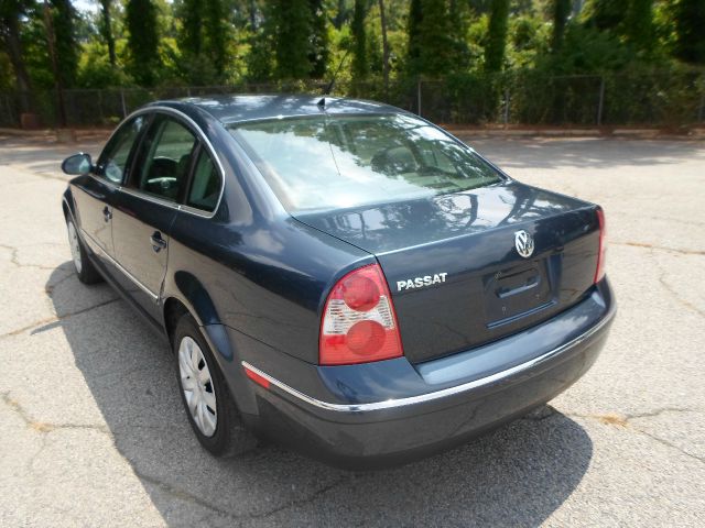 2004 Volkswagen Passat S Sedan