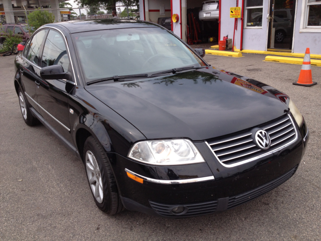 2004 Volkswagen Passat FWD 4dr Sport