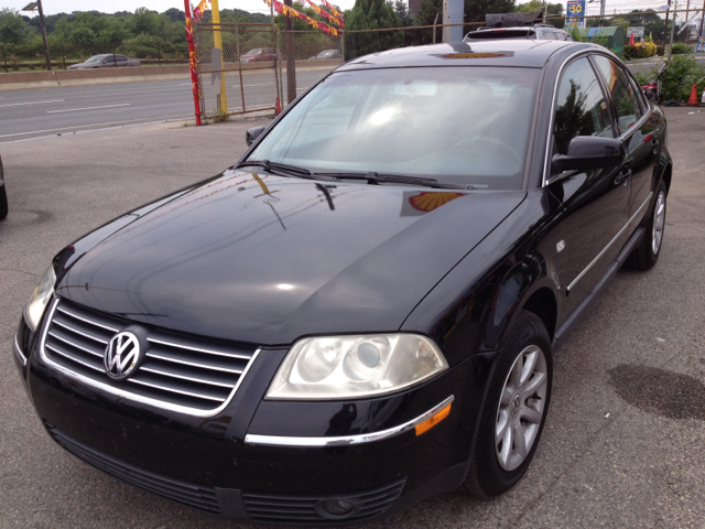 2004 Volkswagen Passat FWD 4dr Sport