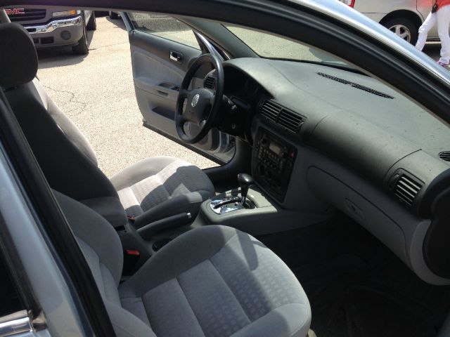 2004 Volkswagen Passat S Sedan