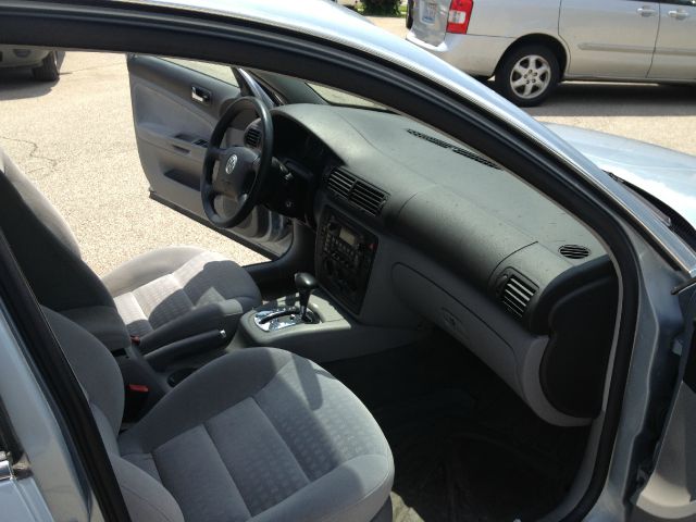 2004 Volkswagen Passat S Sedan