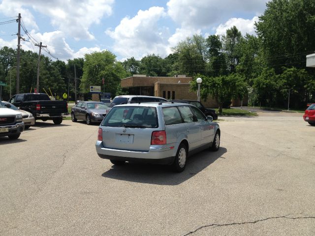 2004 Volkswagen Passat S Sedan