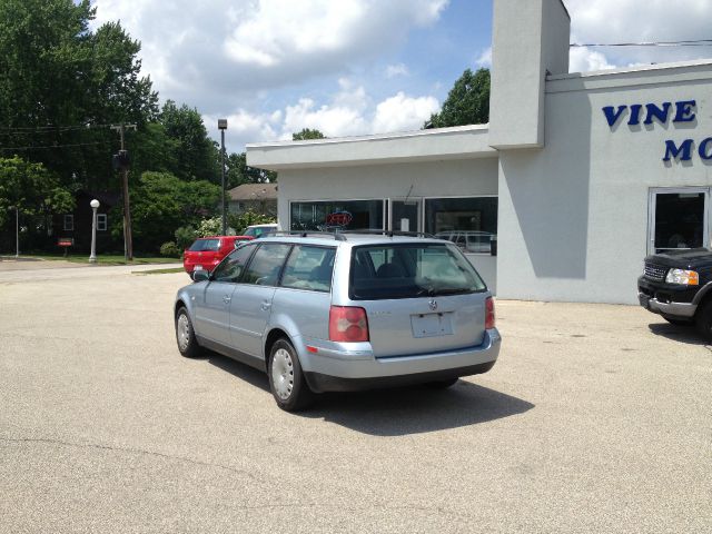 2004 Volkswagen Passat S Sedan