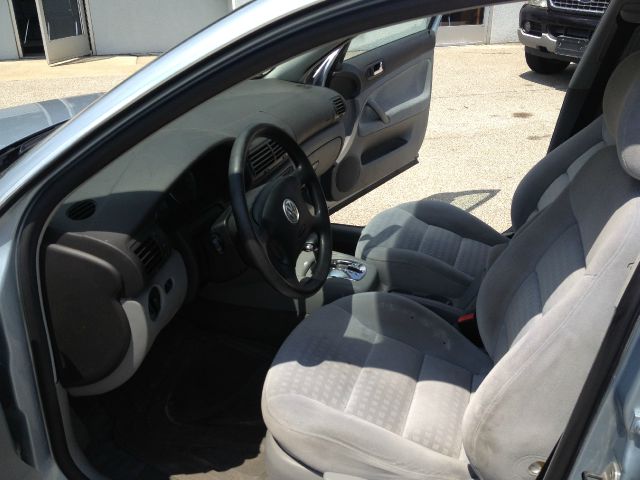 2004 Volkswagen Passat S Sedan