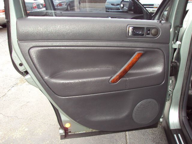 2004 Volkswagen Passat SE Crew Cab 4WD FFV