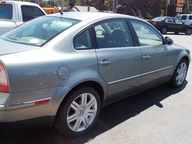 2005 Volkswagen Passat 4dr 112 WB AWD