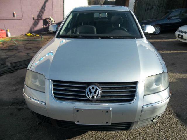 2005 Volkswagen Passat FWD 4dr Sport