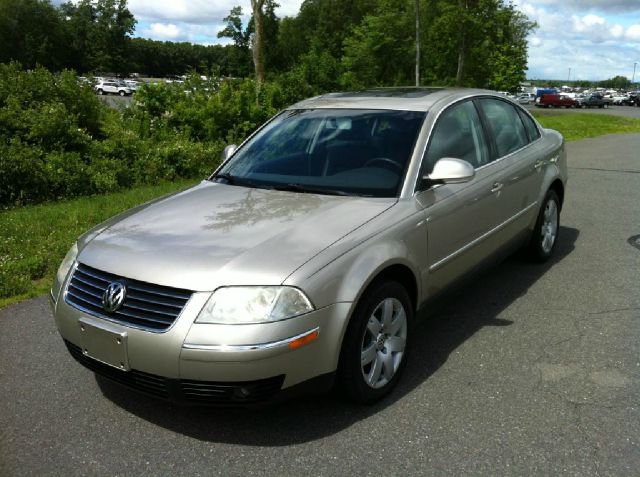 2005 Volkswagen Passat 4dr 112 WB AWD