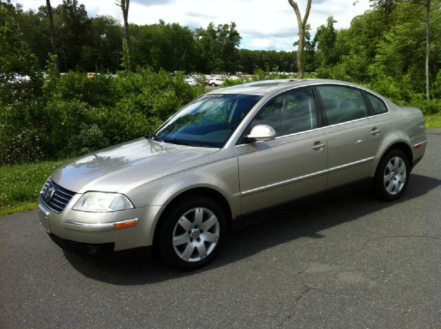 2005 Volkswagen Passat 4dr 112 WB AWD