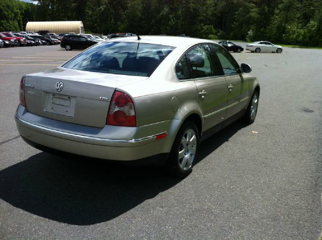 2005 Volkswagen Passat 4dr 112 WB AWD
