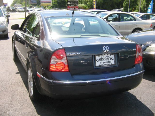 2005 Volkswagen Passat SE Crew Cab 4WD FFV
