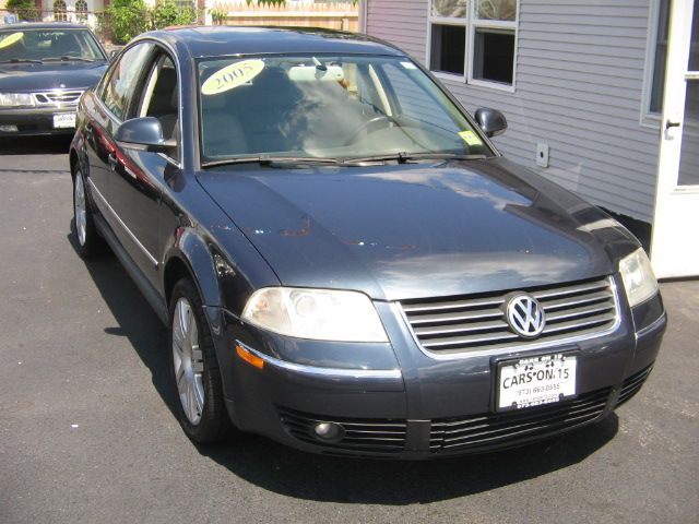 2005 Volkswagen Passat SE Crew Cab 4WD FFV
