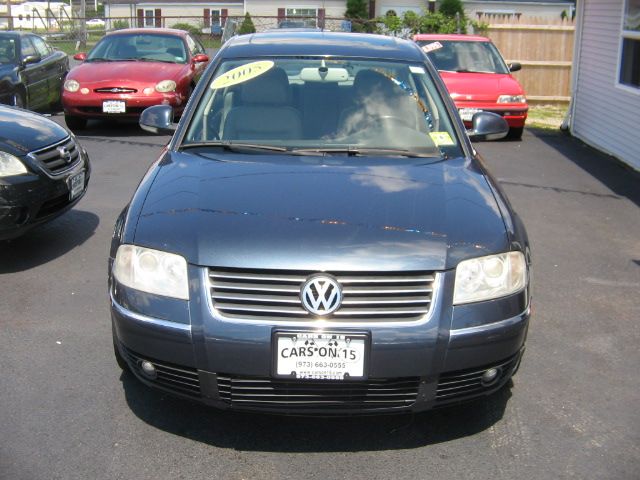 2005 Volkswagen Passat SE Crew Cab 4WD FFV