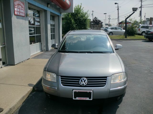 2005 Volkswagen Passat FWD 4dr Sport
