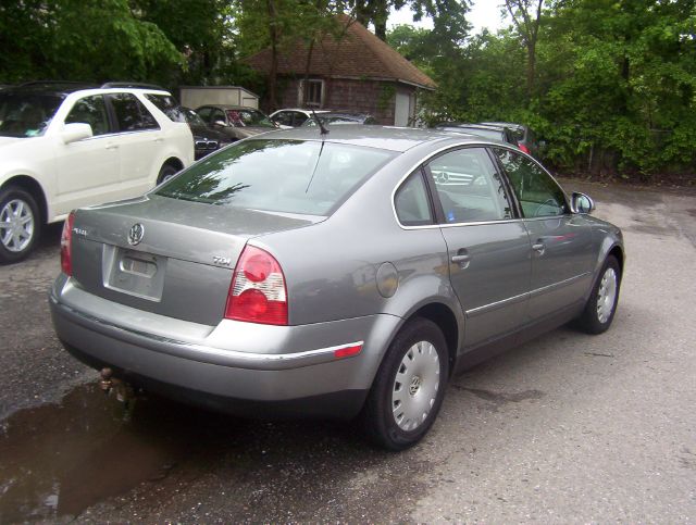 2005 Volkswagen Passat 4matic 4dr 3.5L