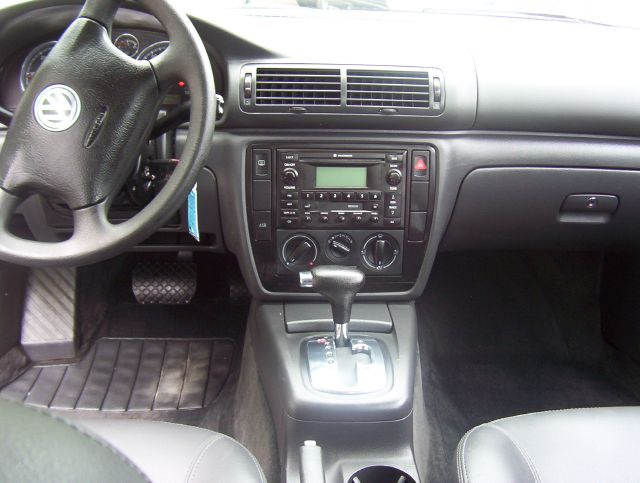 2005 Volkswagen Passat 4matic 4dr 3.5L