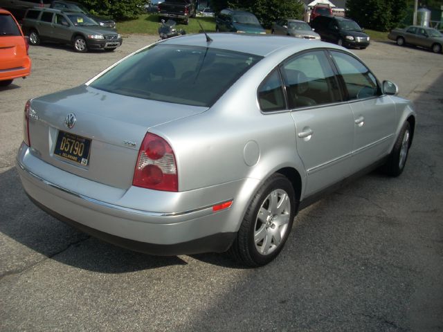 2005 Volkswagen Passat 4dr 112 WB AWD