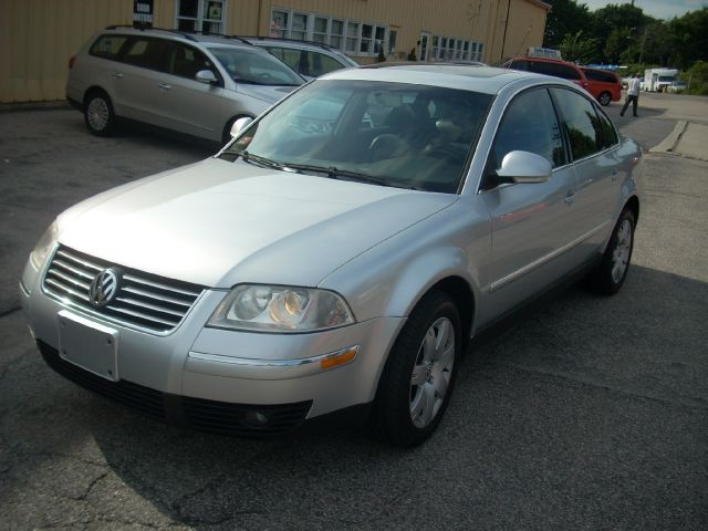 2005 Volkswagen Passat 4dr 112 WB AWD