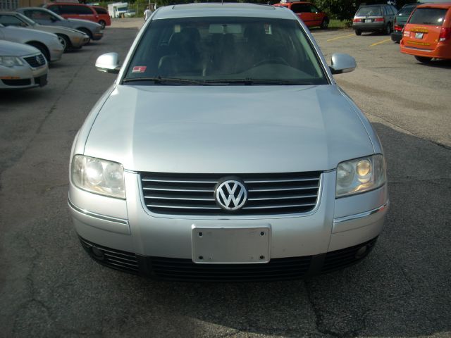 2005 Volkswagen Passat 4dr 112 WB AWD