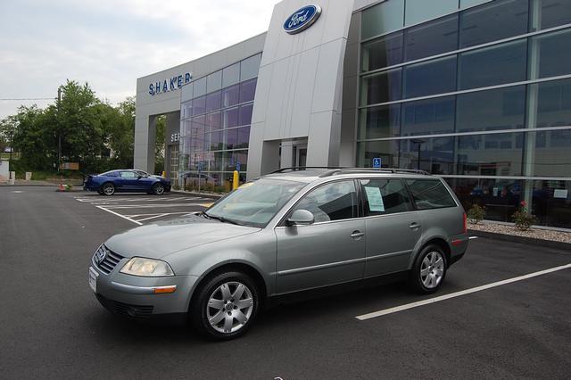 2005 Volkswagen Passat FWD 4dr Sport
