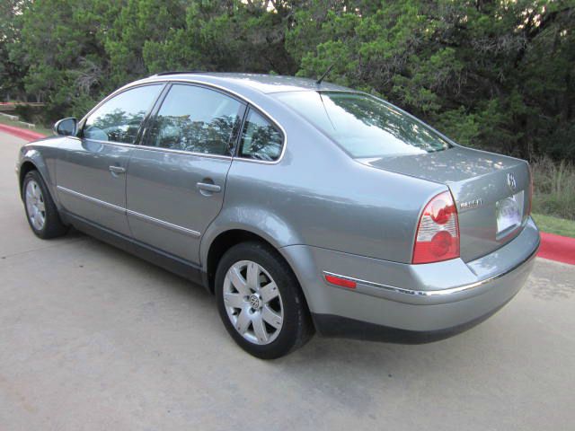 2005 Volkswagen Passat FWD 4dr Sport