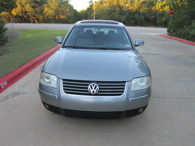 2005 Volkswagen Passat FWD 4dr Sport