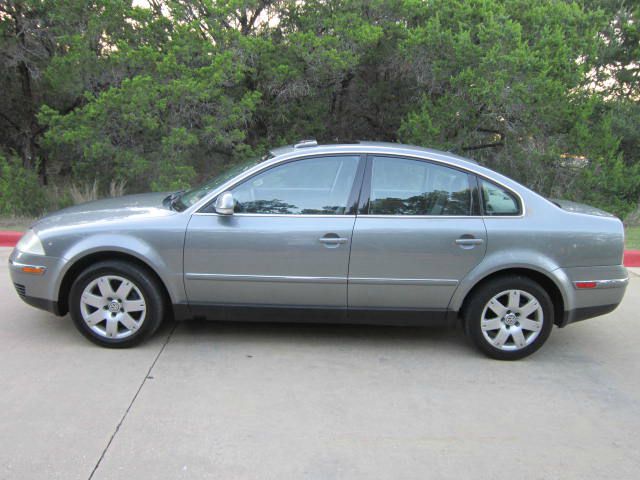 2005 Volkswagen Passat FWD 4dr Sport