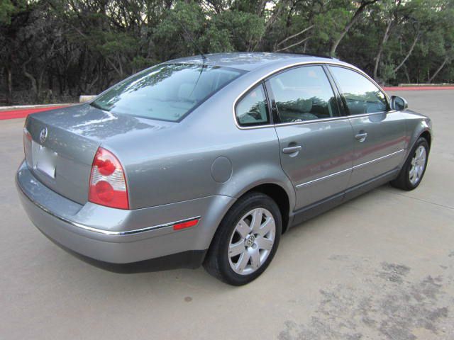 2005 Volkswagen Passat FWD 4dr Sport