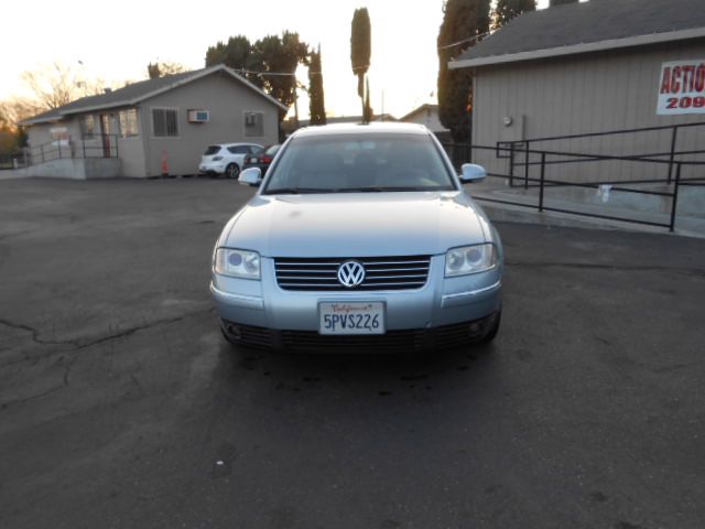 2005 Volkswagen Passat FWD 4dr Sport