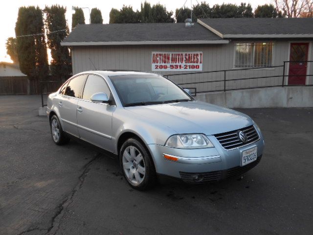 2005 Volkswagen Passat FWD 4dr Sport
