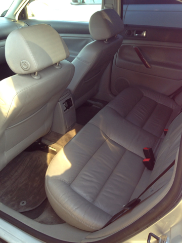 2005 Volkswagen Passat FWD 4dr Sport