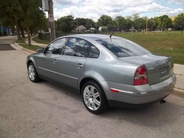 2005 Volkswagen Passat 4dr 112 WB AWD