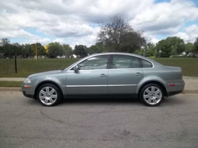 2005 Volkswagen Passat 4dr 112 WB AWD