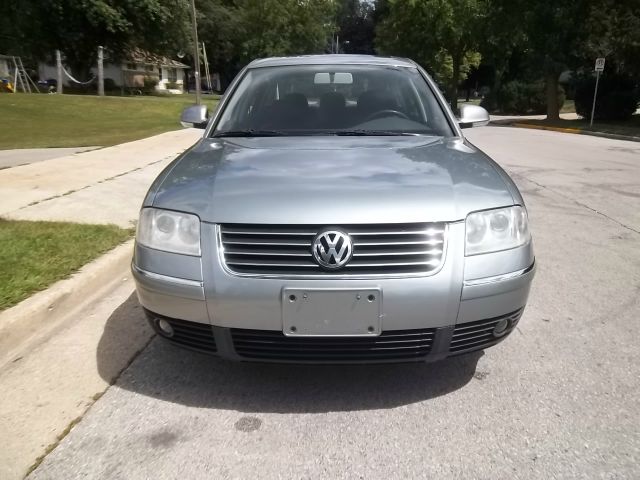 2005 Volkswagen Passat 4dr 112 WB AWD