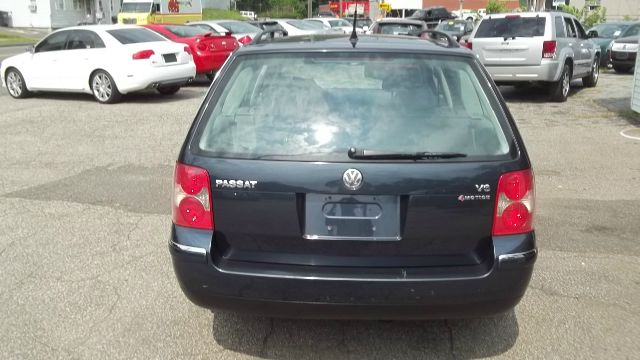 2005 Volkswagen Passat SE Crew Cab 4WD FFV