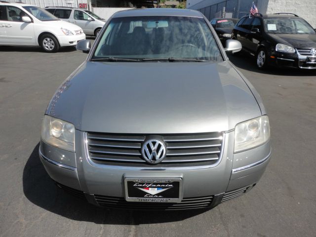 2005 Volkswagen Passat FWD 4dr Sport