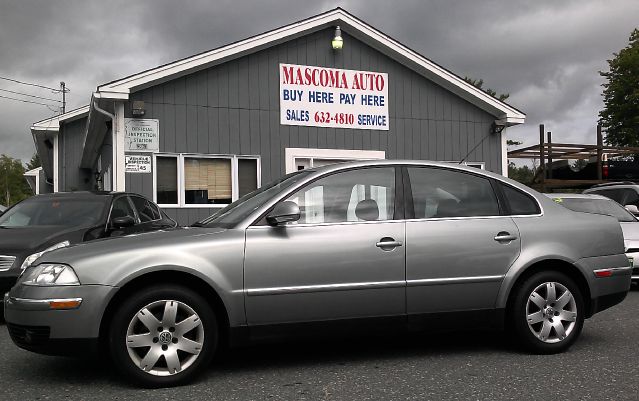 2005 Volkswagen Passat FWD 4dr Sport
