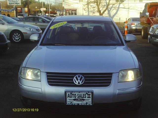 2005 Volkswagen Passat LX AT