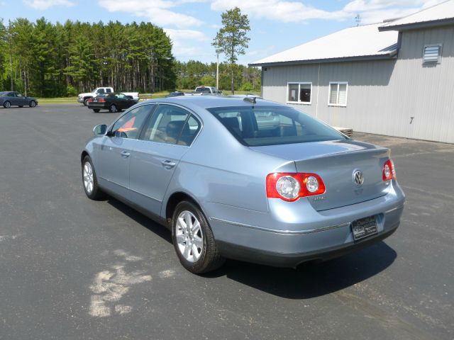 2006 Volkswagen Passat 2008 Chevrolet 5
