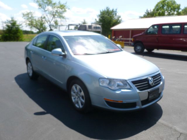 2006 Volkswagen Passat 2008 Chevrolet 5