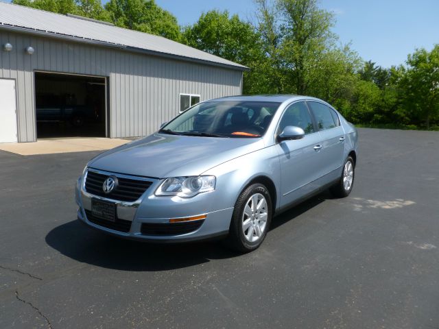 2006 Volkswagen Passat 2008 Chevrolet 5