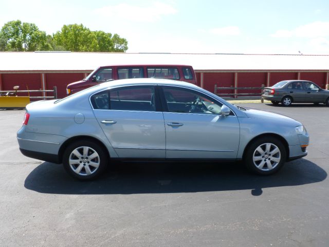 2006 Volkswagen Passat 2008 Chevrolet 5