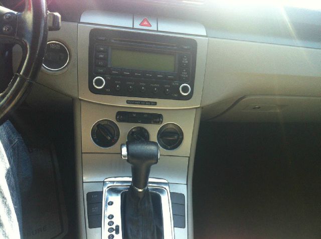 2006 Volkswagen Passat 4DR SDN LE V6 AT