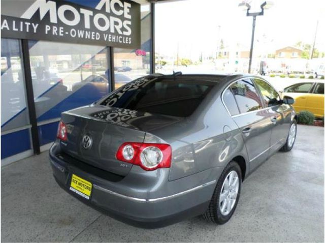 2006 Volkswagen Passat 2008 Chevrolet 5