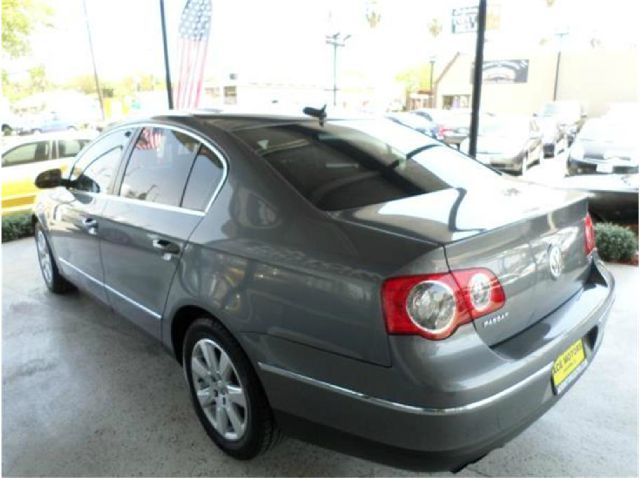 2006 Volkswagen Passat 2008 Chevrolet 5
