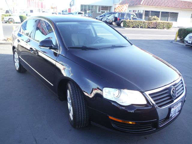 2006 Volkswagen Passat 2008 Chevrolet 5